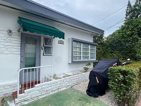 3rd image of 7815 Byron Ave