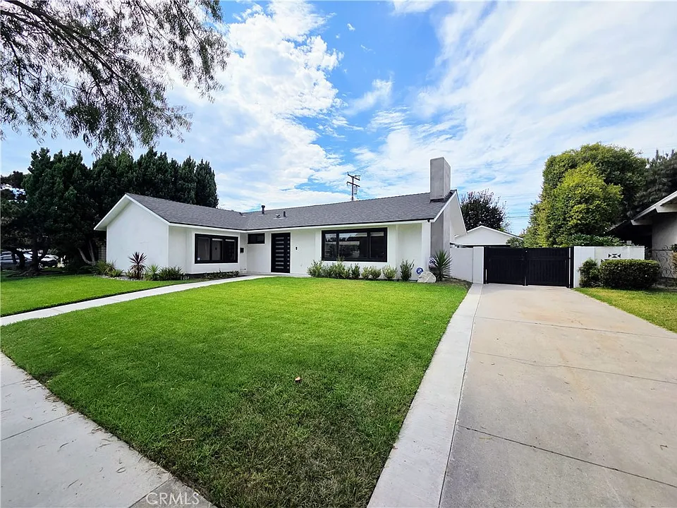 3041 Yellowtail Dr