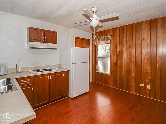 4th image of 302 Western Hills Dr