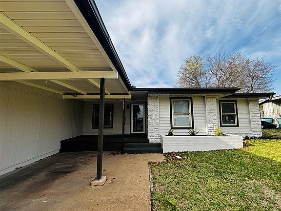 2nd image of 1815 W Brockett St