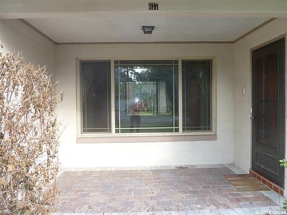 4th image of 817 NW 37th Ter