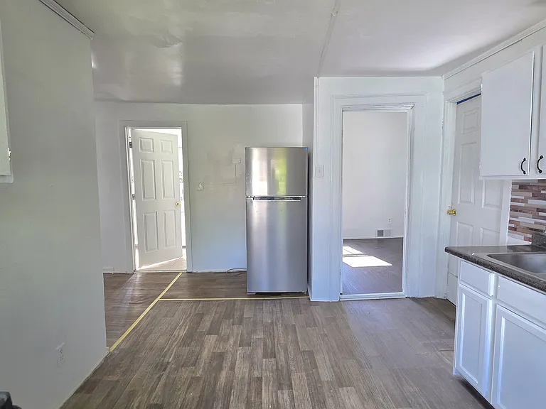 768 Glenwood Ave — Photo 12