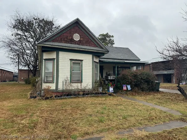 215 W Choctaw Ave, Sallisaw, OK 74955