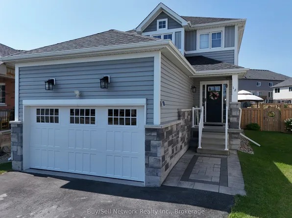 12 Summer Ln, Selwyn, ON K9L 0G4