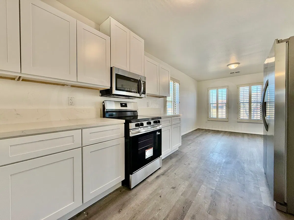3 bed, 2.0 bath, 1619 sqft, $2,195 — Photo 4