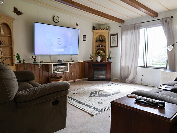 2nd image of 515 Rugh Ln