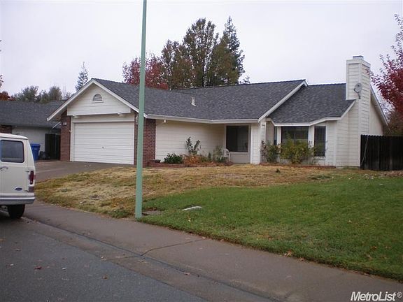 2nd image of 134 Arbuckle Ave