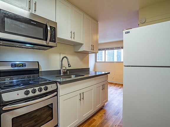 2nd image of 1120 NE 43rd St #1-201
