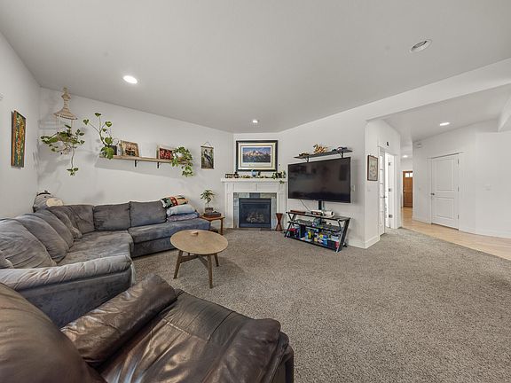 3rd image of 3144 NE Monte Vista Ln