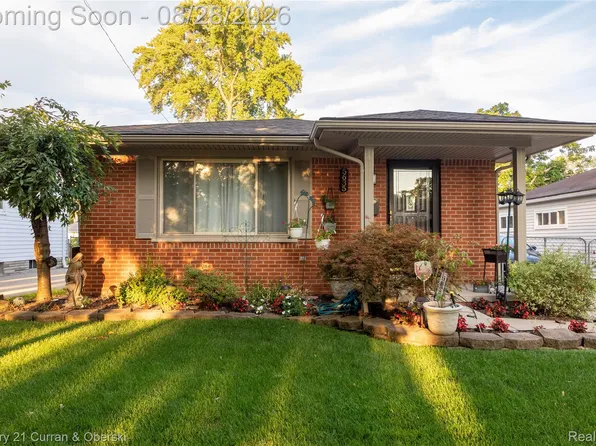 5635 Clippert St, Dearborn Heights, MI 48125