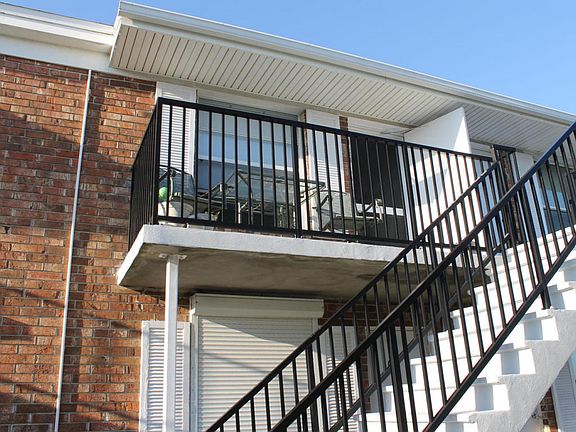 4th image of 190 E Olmstead Dr #9