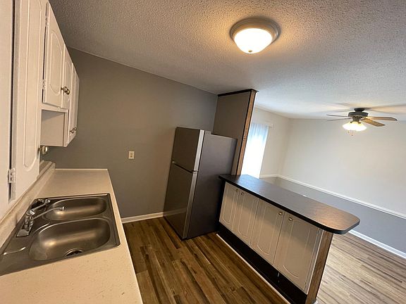 4th image of 3 Westdale Dr