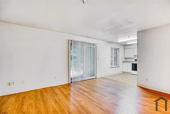 2 bed, 807 sqft, $1,669 — Photo 3