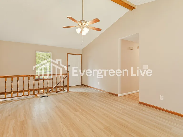 5246 Briarwood Cir — Photo 2