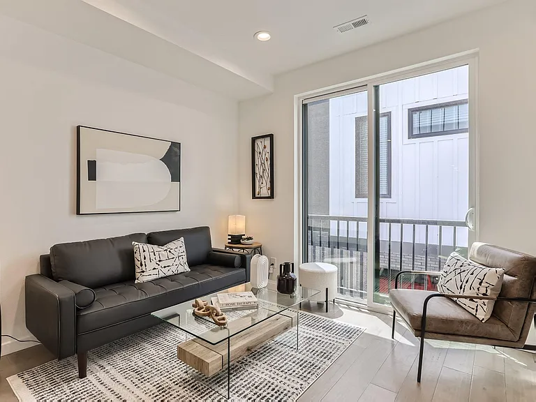 1920 Hooker St #3 — Photo 3