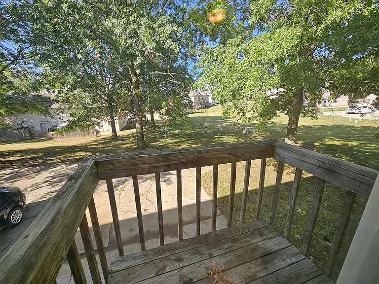333 NW Millstone Cir #333 — Photo 2