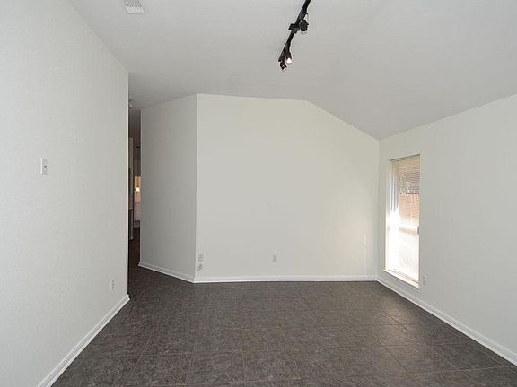 4th image of 2211 Friarwood Trl