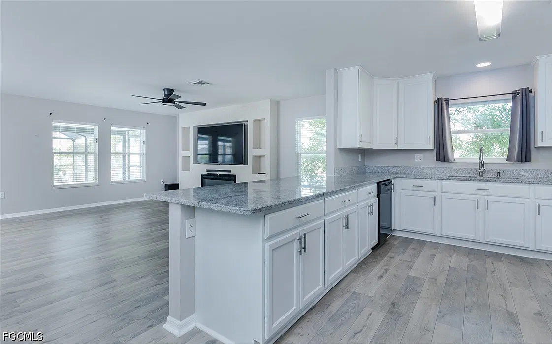4 bed, 3.0 bath, 3210 sqft, $4,000 — Photo 4