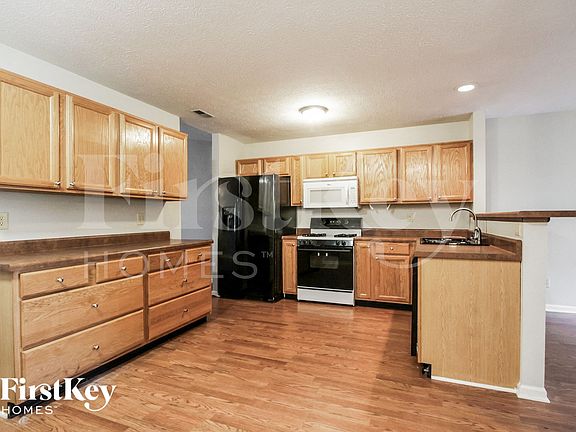 5th image of 41 Knoll Ln