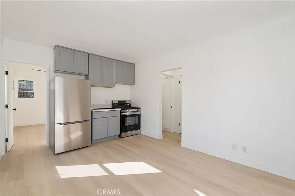 Building Photo - 242 E 84th Pl #TOWNHOUSE