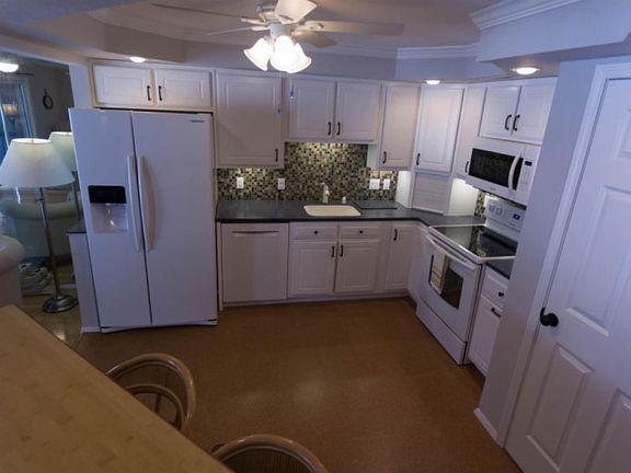 3rd image of 4324 Lakeshore Ln Unit 302