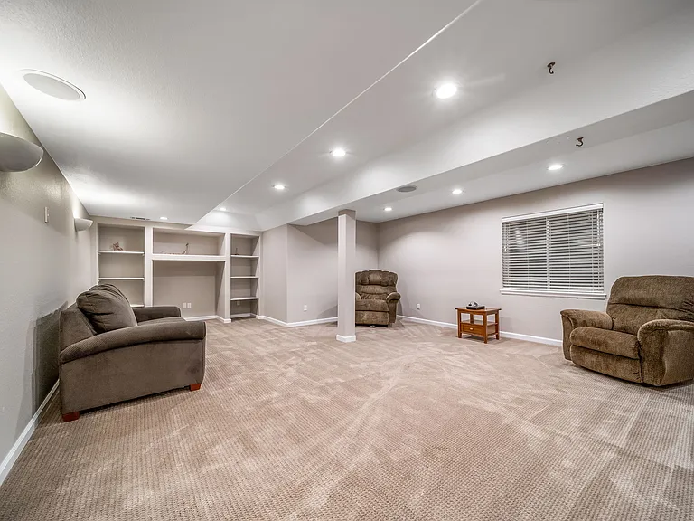 6793 Blackhawk Ct — Photo 42