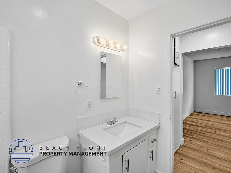 868 Victor Ave. — Photo 11
