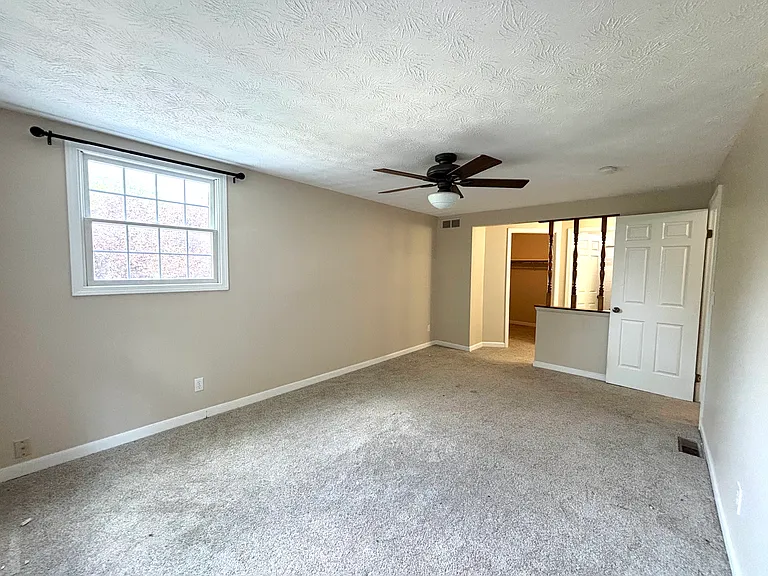 5835 Woodpine Ct — Photo 10