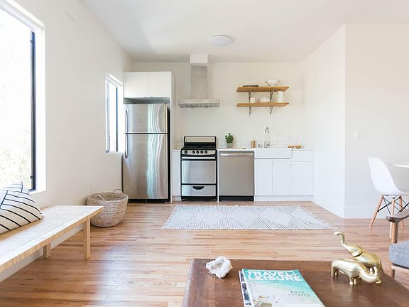 5th image of 306 N Bonnie Brae St APT 3