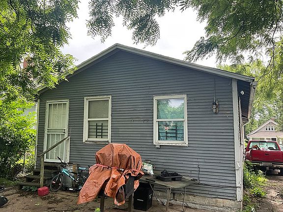 4th image of 3910 Myrtle Ave