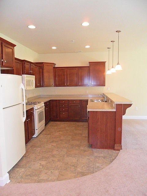 2nd image of 490 Lena Ln
