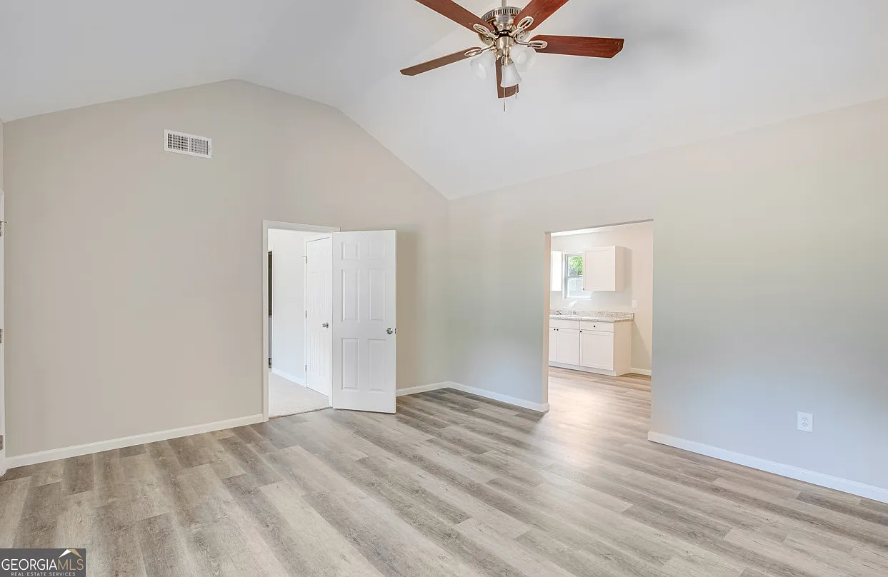 3 bed, 2.0 bath, 1400 sqft, $1,850 — Photo 4