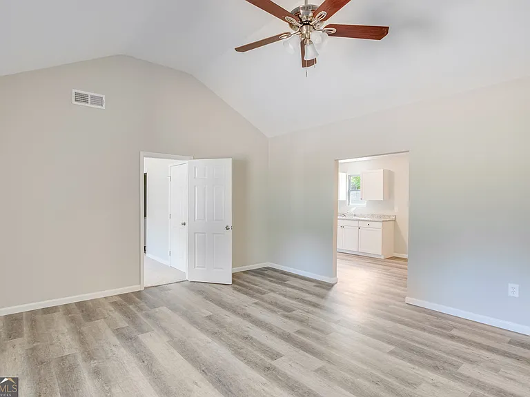 117 Lyla Ln — Photo 5