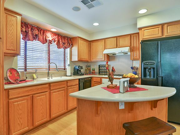 4th image of 918 Farrar Ct