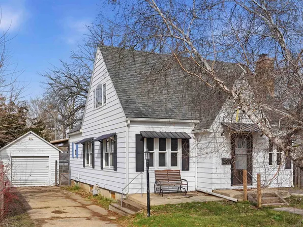 106 S Mulberry Ave, Mount Morris, IL 61054