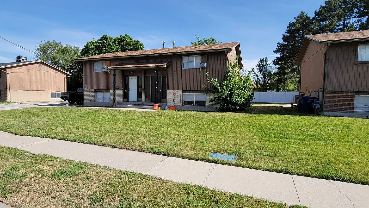 3349 W. & 3353 W. 4100 S. Wvc - Duplex — Photo 2