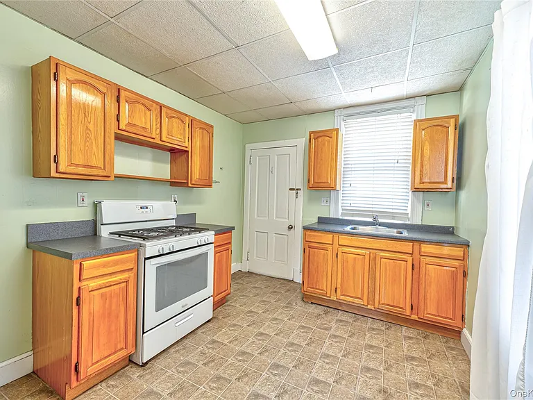 40 Bayside Ave — Photo 3