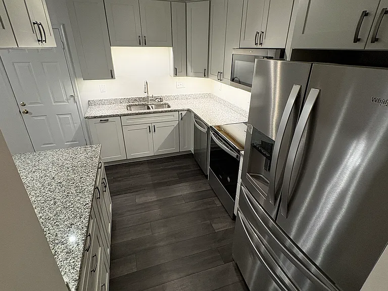305 Mount Royal Ave — Photo 8