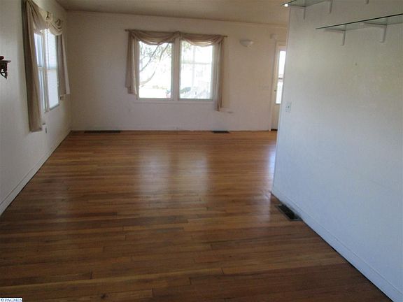 3rd image of 1431 Judson Ave