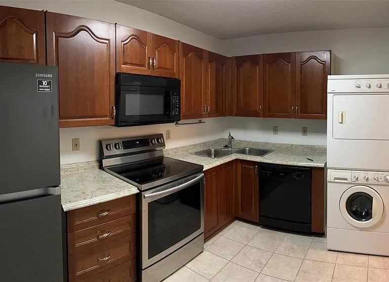 1690 E Swan Cir — Photo 4