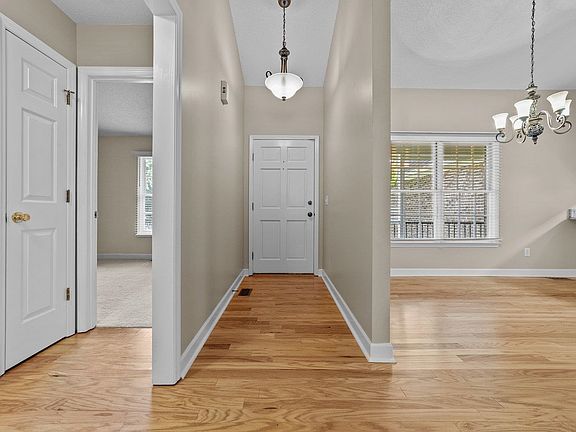5th image of 634 Rockwood Dr