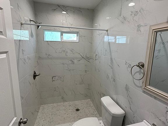 4th image of 300 S Soto St #1