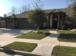 2424 SW Cottonwood Cir, Visalia, CA