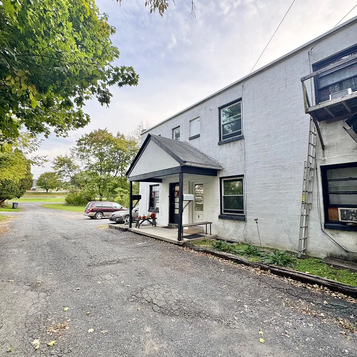 2 bed, 1.0 bath, 840 sqft, $1,300 — Photo 2