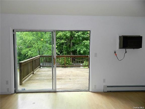 3rd image of 44 Brookside Dr W
