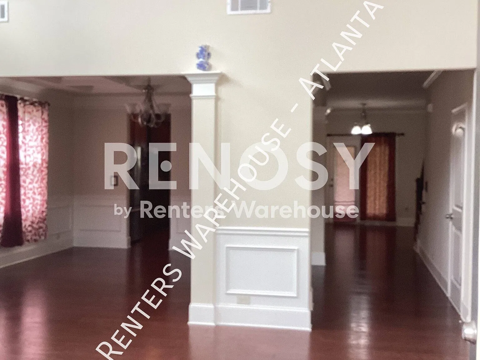 Spacious Three level home in desired school district — Photo 3