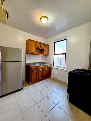 Rented by G Y B Realty Inc | media 2