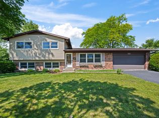 515 W Tanglewood Dr, Arlington Heights, IL 60004
