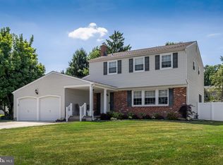4 Niamoa Dr, Cherry Hill, NJ 08003