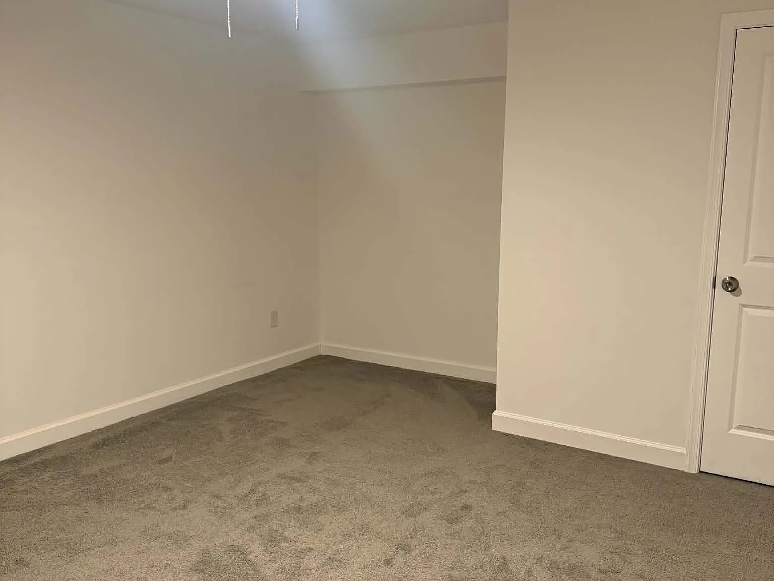 6 bed, 3.5 bath, 2500 sqft, $780 — Photo 3